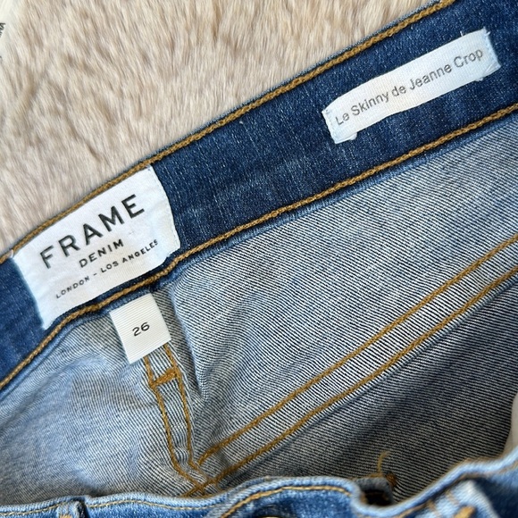 FRAME
Le Skinny De Jeanne Crop Petal Hem - Picture 7 of 16